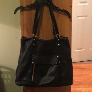 Black leather purse looks better then in pictures